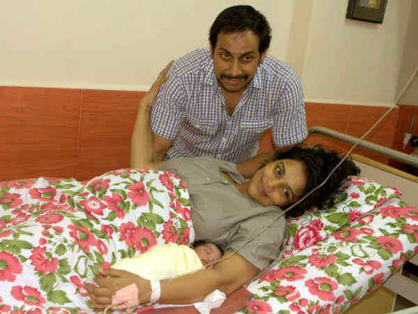 Shweta Menon's delivery captured by director, cameramen